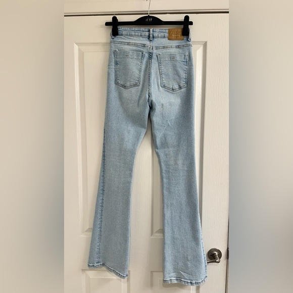 High-waisted flare fit jeans ZARA - Picture 6 of 7
